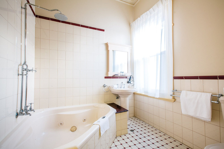 Bathroom 5, Glenferrie Hotel, Melbourne