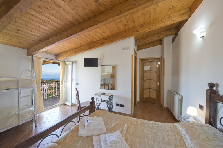 Bedroom 5, Valle degli Dei, Napoli