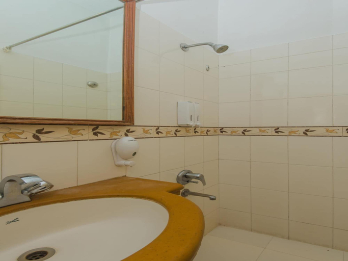 Bathroom 4, Hotel Accord Mumbai, Mumbai Suburban