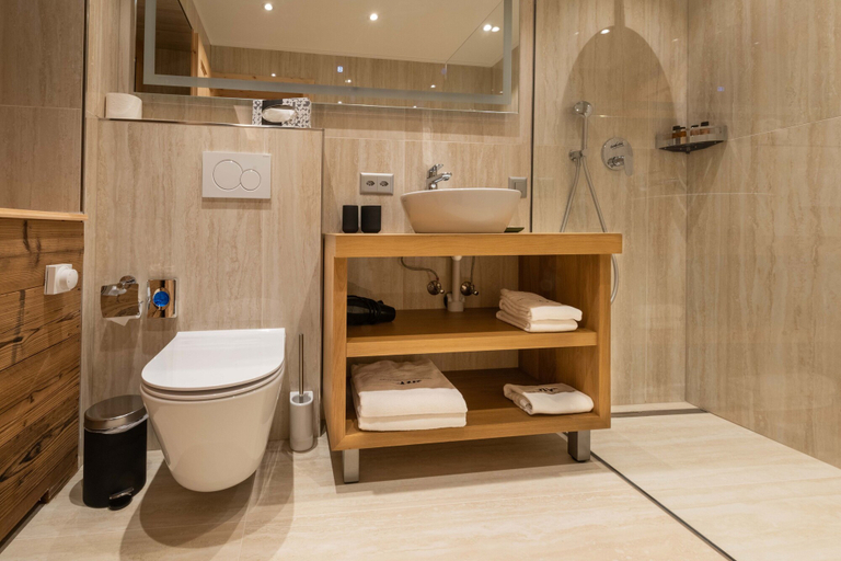 Bathroom 4, Hotel Grischuna, Albula