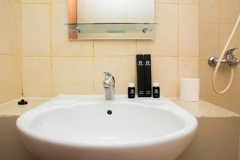 Bathroom 3, New Furnished @ Studio Maple Park Apartment, North Jakarta