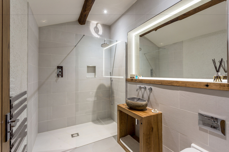 Bathroom 3, The Cow Dalbury, Derbyshire