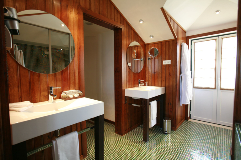 Bathroom 5, Hotel Lusitano, Golegã