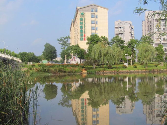 Exterior & Views 2, GreenTree Inn ChiZhou PingTian Lake QingFeng Avenue Hotel, Chizhou