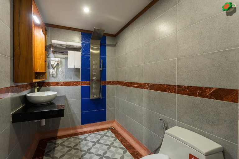 Bathroom 4, Okay Palace Hotel, Phnom Penh