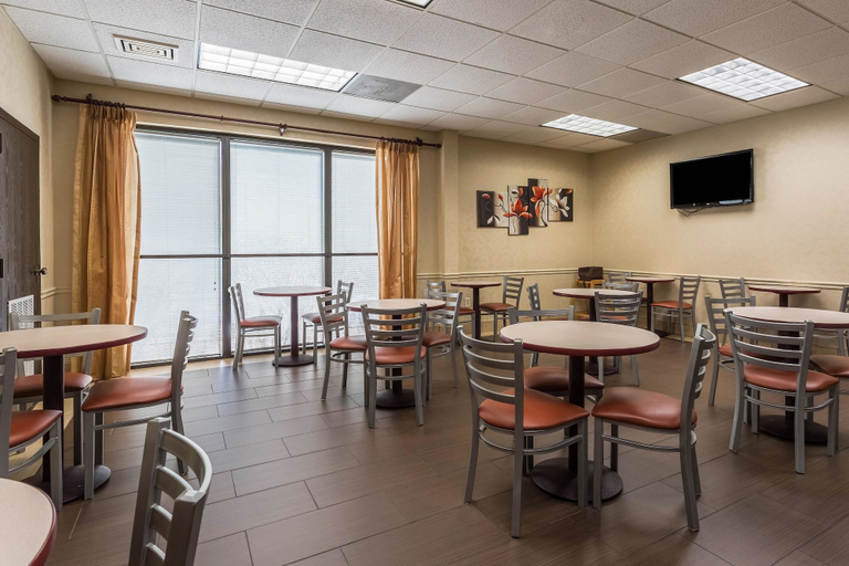 Food & Drinks 5, Quality Inn Tupelo Central, Lee