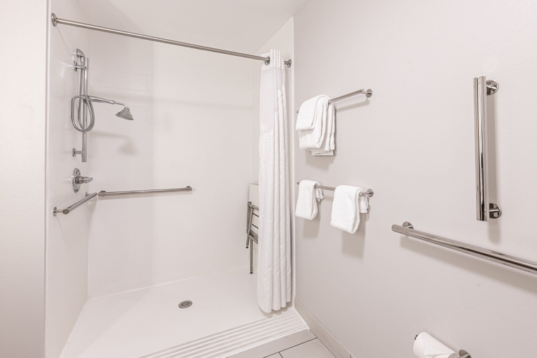 Bathroom 5, Holiday Inn Express & Suites RANTOUL by IHG, Champaign