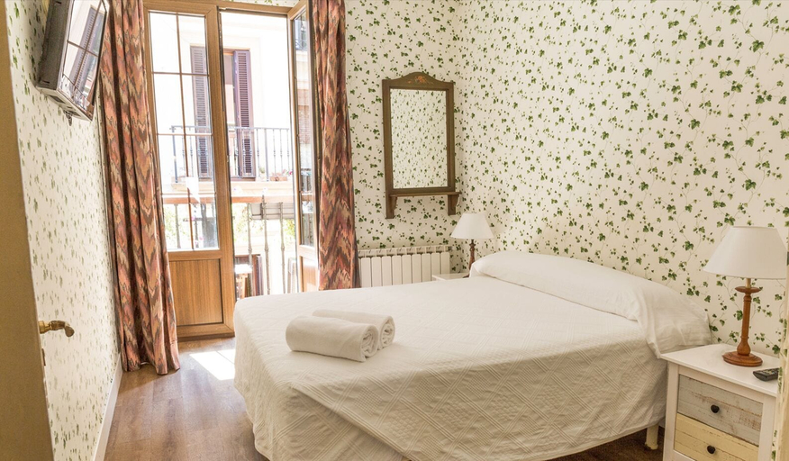 Bedroom 2, Pensión Amaiur, Guipúzcoa