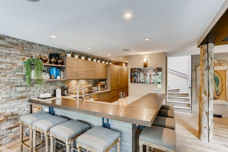 Food & Drinks, 1-970 Fairway Ct, Eagle