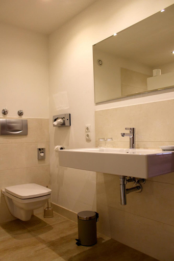 Bathroom 5, Hotel Donnersberg, Darmstadt
