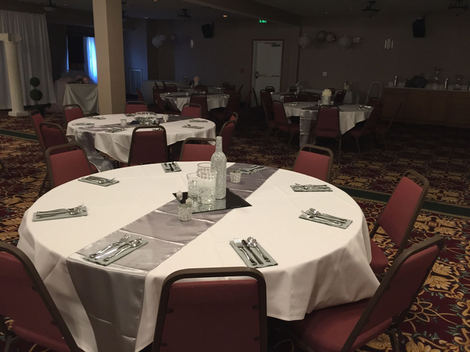 Food & Drinks 5, Baymont by Wyndham Auburn, De Kalb