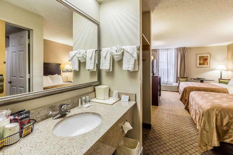 Bathroom 4, Quality Inn Rolla, Phelps