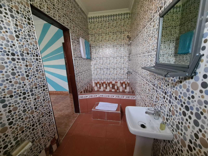 Bathroom, JB Kajess Hotel, Kwabre