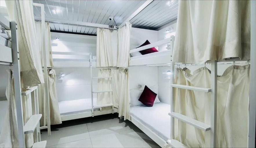 Bedroom 2, Qubestay Airport Capsule Hotel & Hostel, Mumbai Suburban