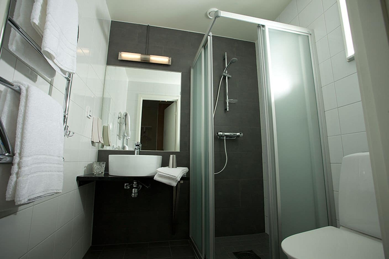 Bathroom 2, Hotell Strandpensionatet, Laholm