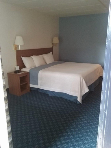 Bedroom 4, Mainstreet Inn, Bucks