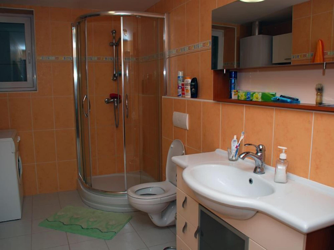 Bathroom 3, Villa Paris, Pieštany