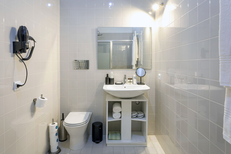 Bathroom 4, Villa Bolhão Apartamentos, Porto