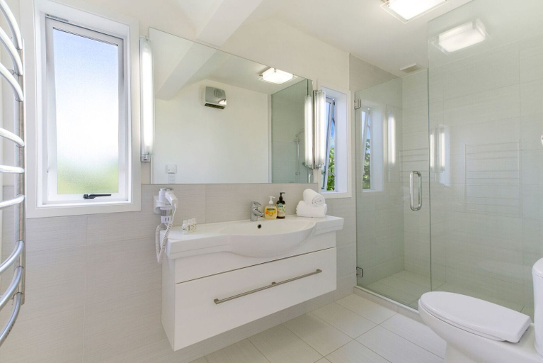 Bathroom, The Apartment at Palm Beach, Auckland