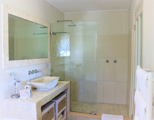 Bathroom 4, Villa Blu, Overberg