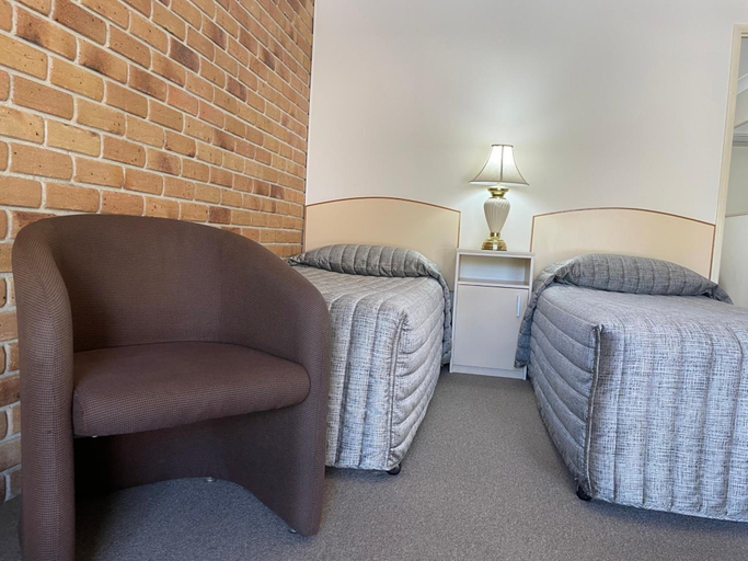 Bedroom 3, Crows Nest Motel, Crow's Nest - Pt B