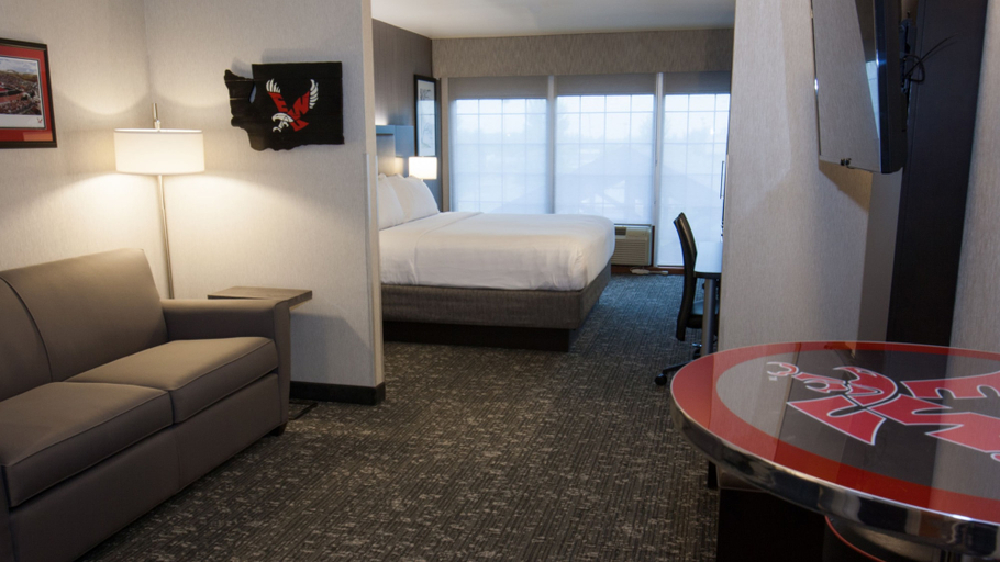 Bedroom 4, Holiday Inn Express & Suites CHENEY by IHG, Spokane