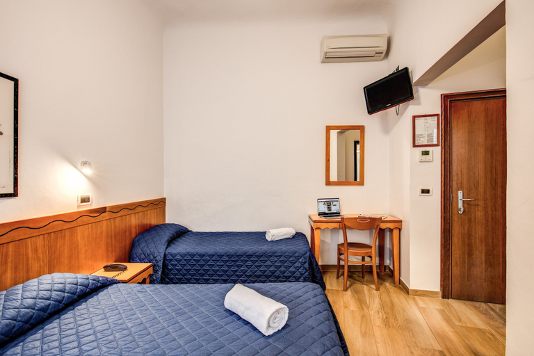 Others 5, Hotel Nuova Italia, Florence