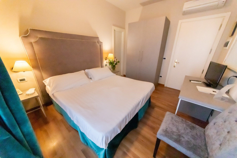 Bedroom 3, Hotel Viscardo, Lucca