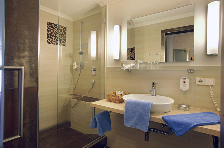 Bathroom 3, Forellenhof Rössle - Hotel & Restaurant, Reutlingen