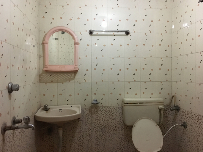 Bathroom 3, Hotel Bundelkhand Palace, Lalitpur