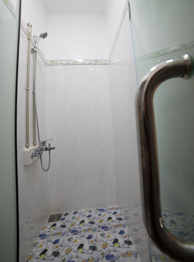 Bathroom 5, Snooze Hotel, Huế
