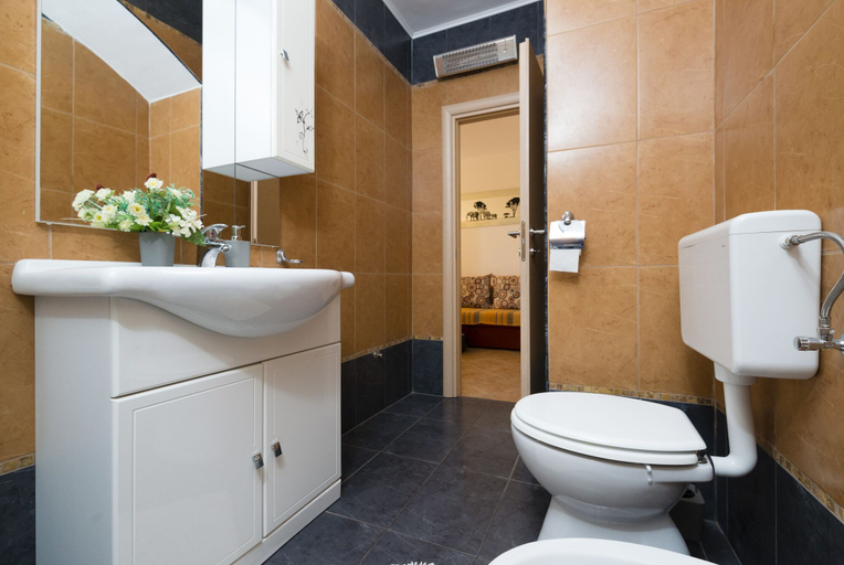 Bathroom 3, Apartments Villa Nona, Umag