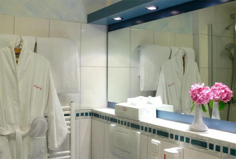Bathroom 5, Hotel Chrysantihof, Rottal-Inn