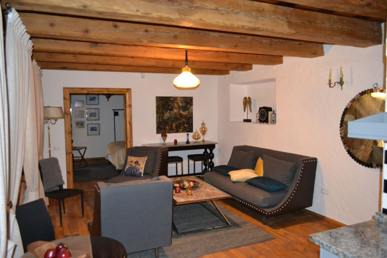 Others 5, Casa Veche, Brasov