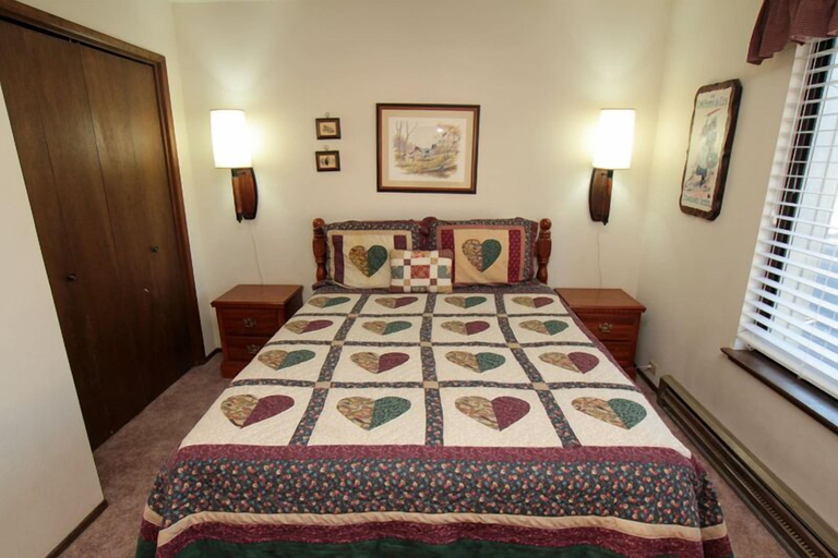 Bedroom 4, Discovery 4, Mono
