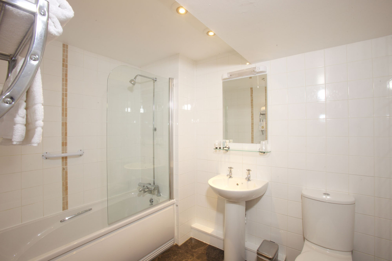 Bathroom 3, Fisherman's Cot, Tiverton by Marston's Inns, Devon