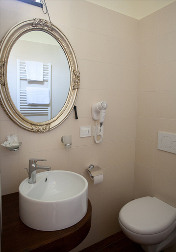 Bathroom 5, Hotel Villa Clementina, Salerno