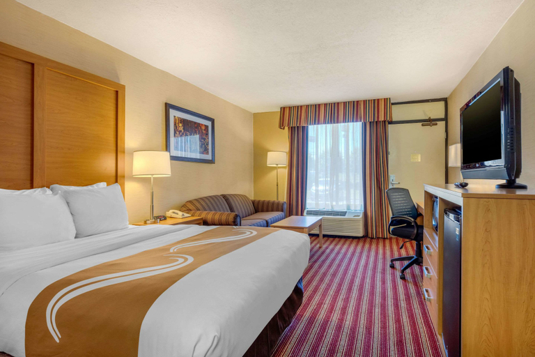 Bedroom 4, Quality Inn Exit 4, Montgomery