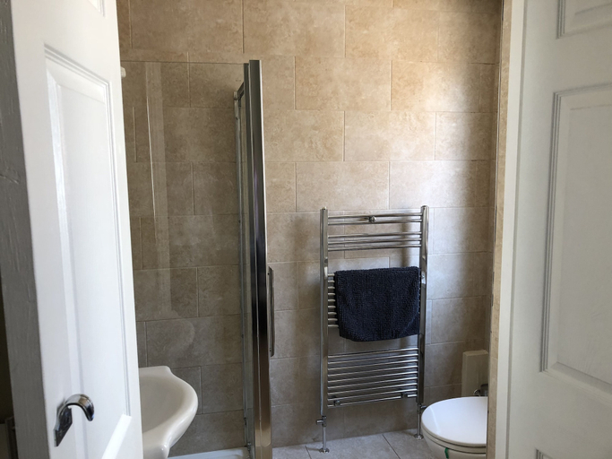 Bathroom, Lovely 1 bed Apartment, Lancashire