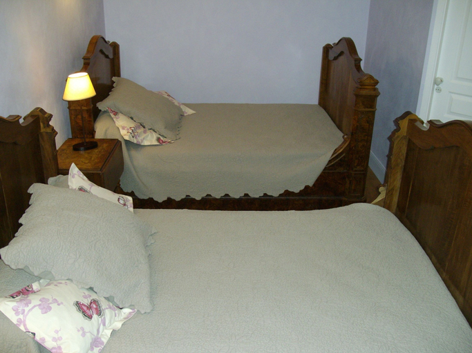 Bedroom 2, Chambre d'hôtes - Domaine De Berthegille, Charente-Maritime