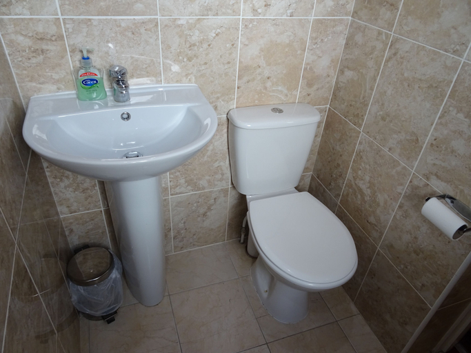 Bathroom 5, The Gatwick White House Hotel, Surrey