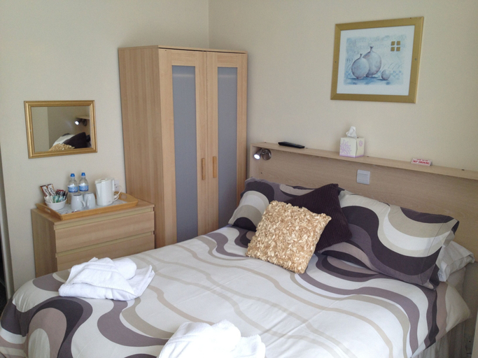 Bedroom 2, The Beverley Hotel, Blackpool