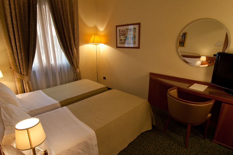 Bedroom 4, Albergo Celide, Lucca