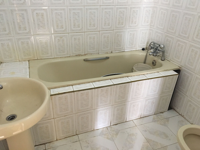 Bathroom 2, Conquer Yardie, Accra