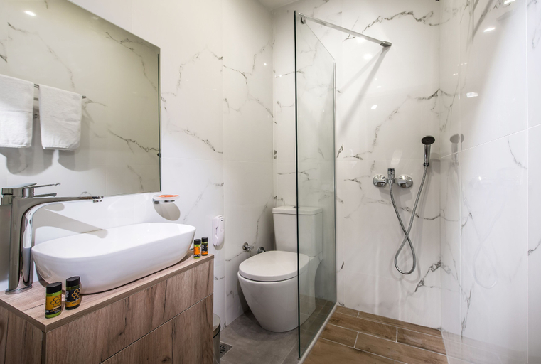 Bathroom 5, City Green Hotel, Crete