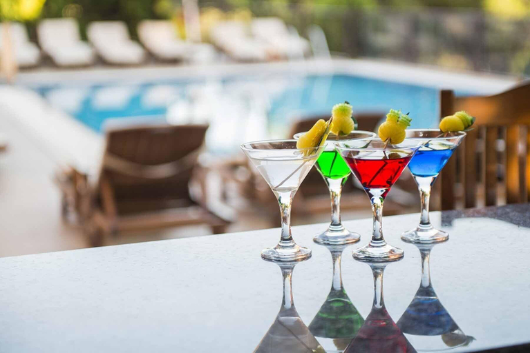 Food & Drinks 5, Otel Azmakhan, Ula