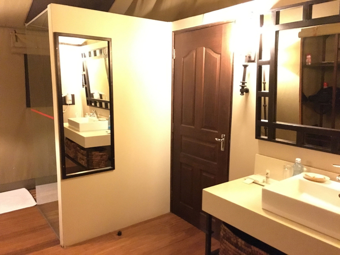 Bathroom 4, Mutara Camp, Laikipia East