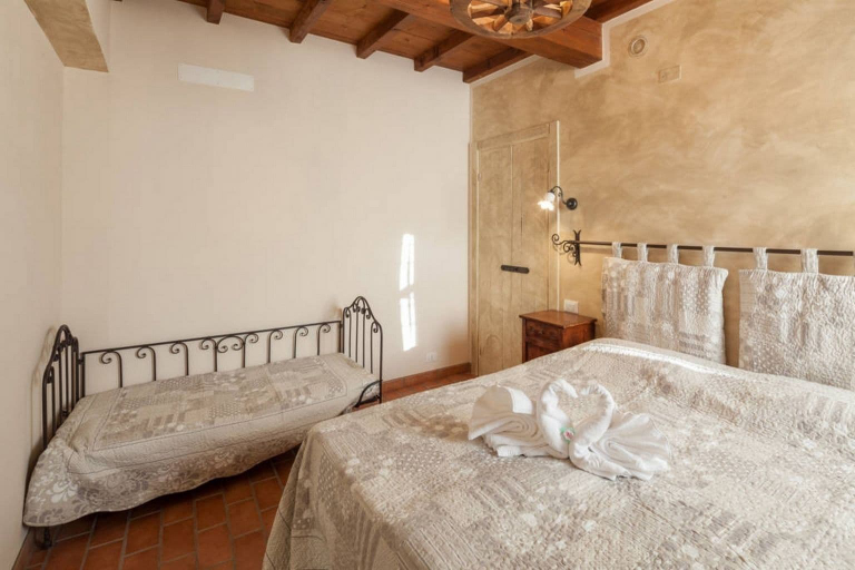 Bedroom 2, B&B La Casa delle Rondini, Mantua