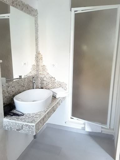 Bathroom 5, Lu Lisandru, Olbia-Tempio