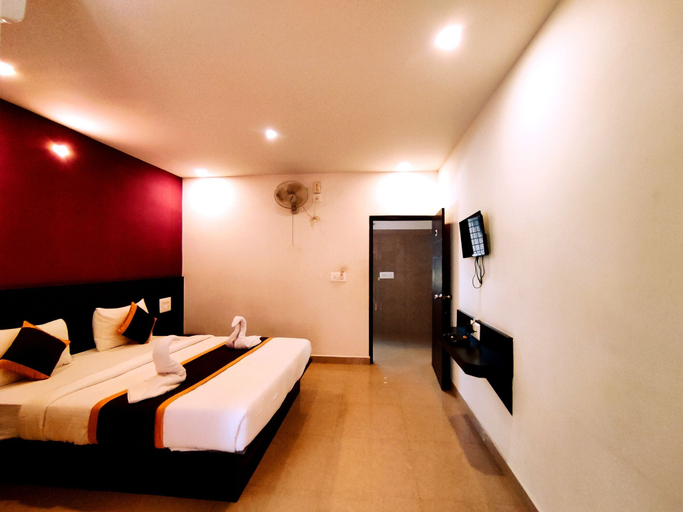 Bedroom 2, Yuvraj Galaxy Inn, Mysore